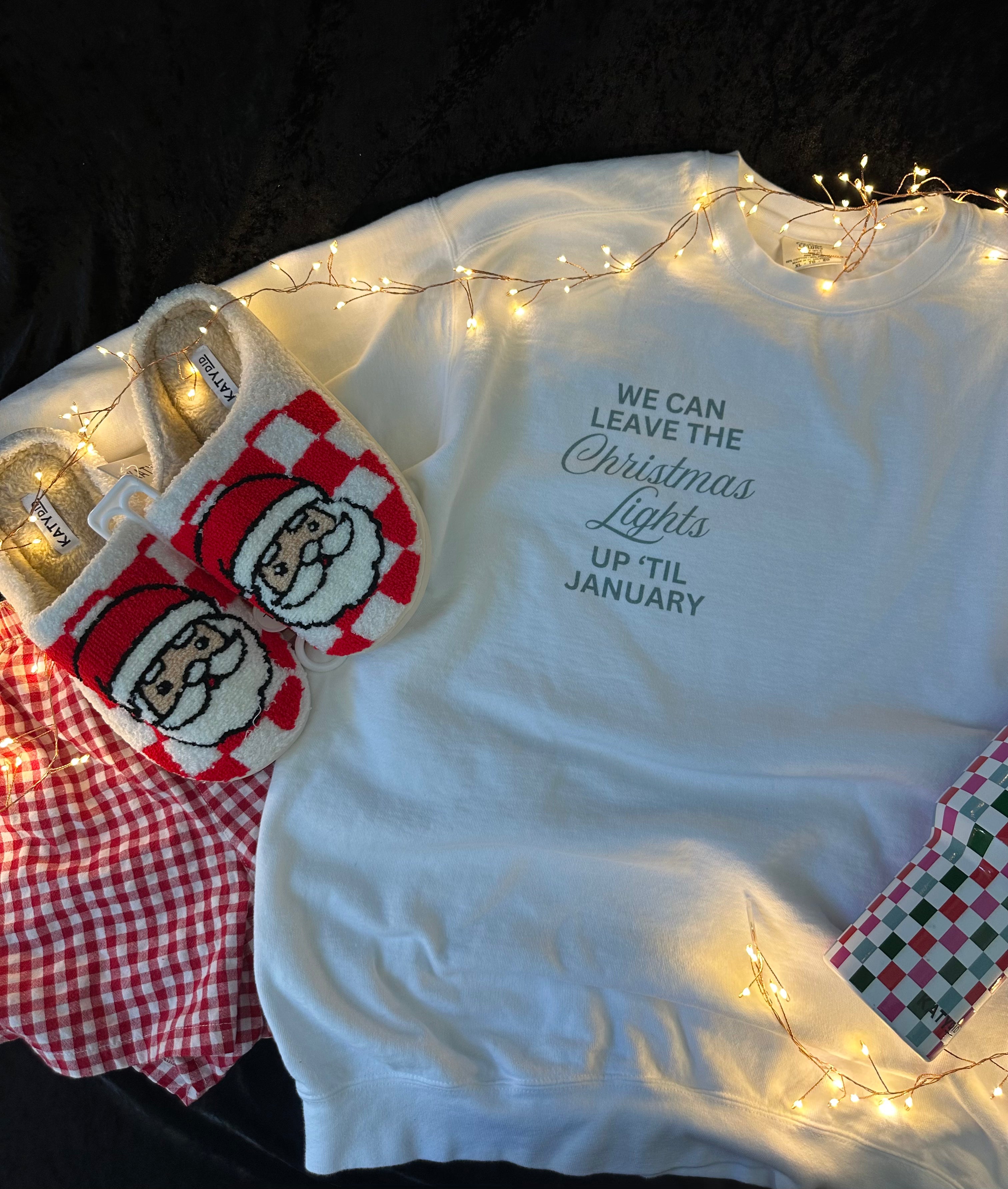 CHRISTMAS LIGHTS COMFORT COLORS SWEATSHIRT | Swifts Sweatshirt