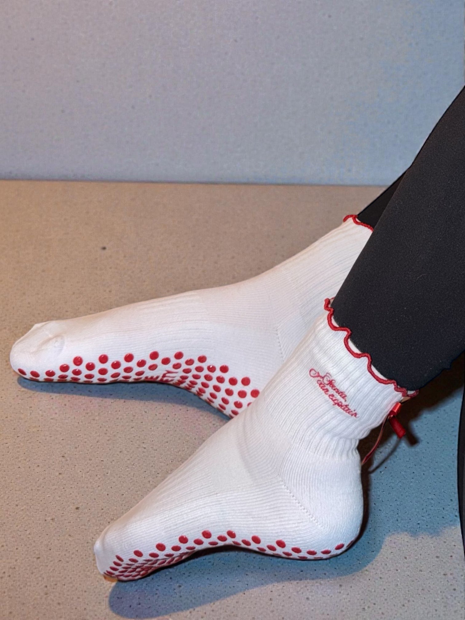 ๐ค SANTA, I CAN EXPLAIN โ White Holiday Grip Socks