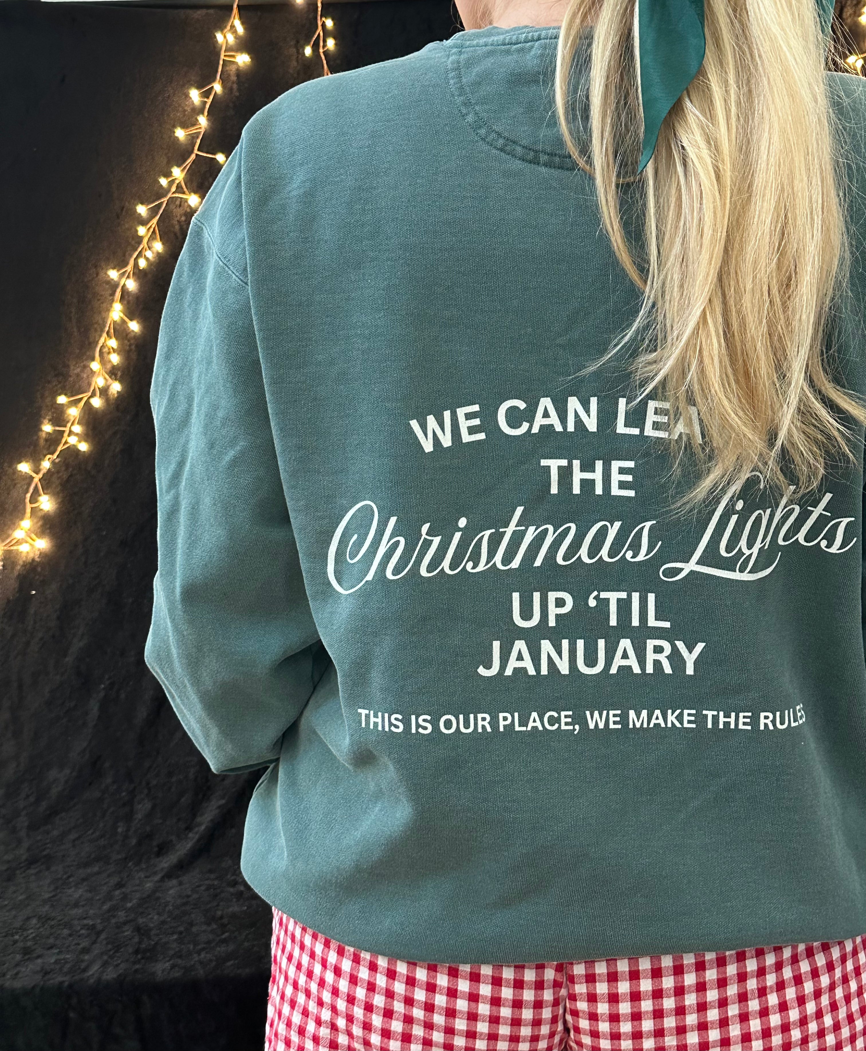 CHRISTMAS LIGHTS COMFORT COLORS SWEATSHIRT | Swifts Sweatshirt